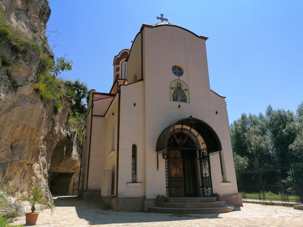 Biserica noua Basarabovo