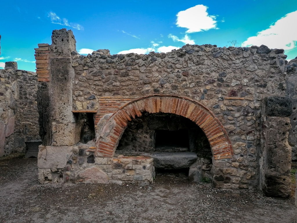 Cuptor in ruine la Pompei