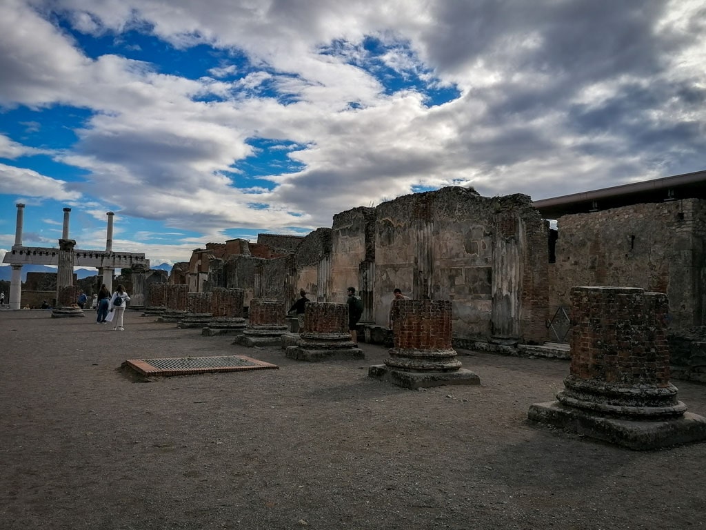 Forumul - Excursie de o zi la Vezuviu si Pompeii