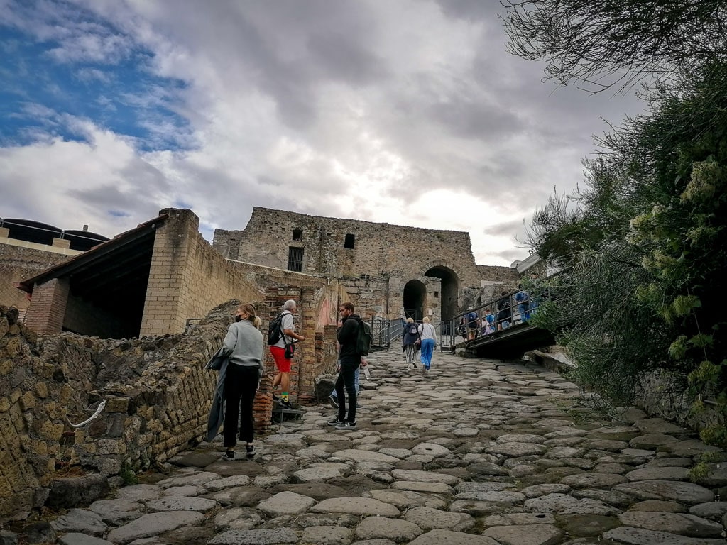 Intrare Pompeii - Excursie de o zi la Vezuviu si Pompeii