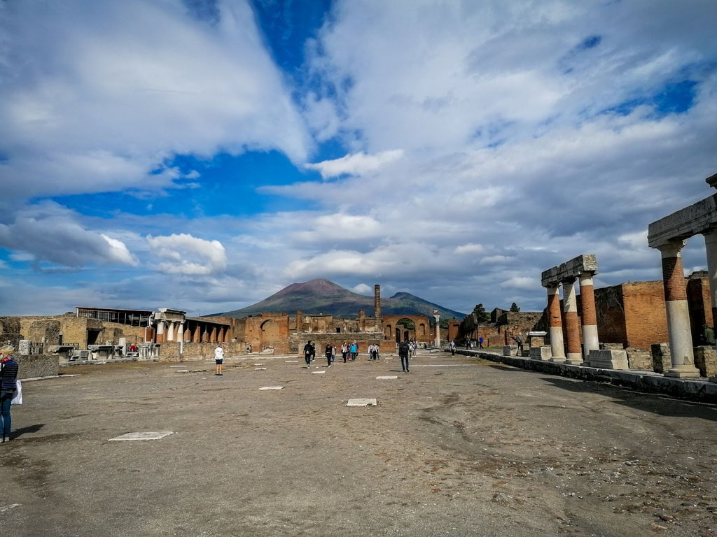 Piata Pompeii - Excursie de o zi Vezuviu si Pompeii