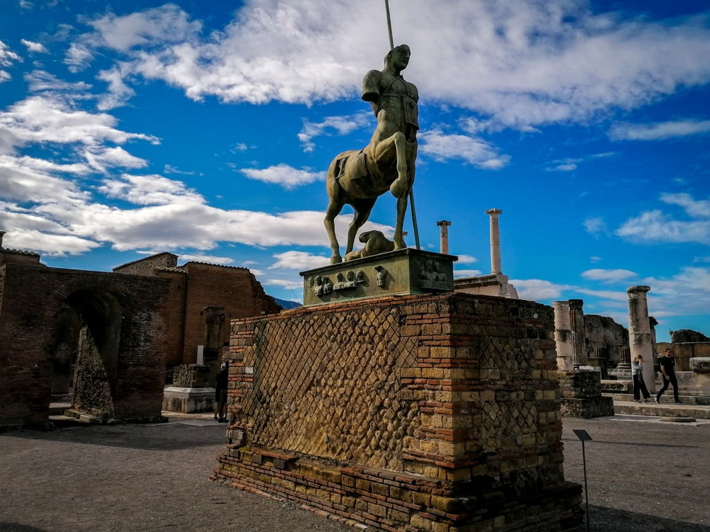 Forumul si piata centrala din Pompeii