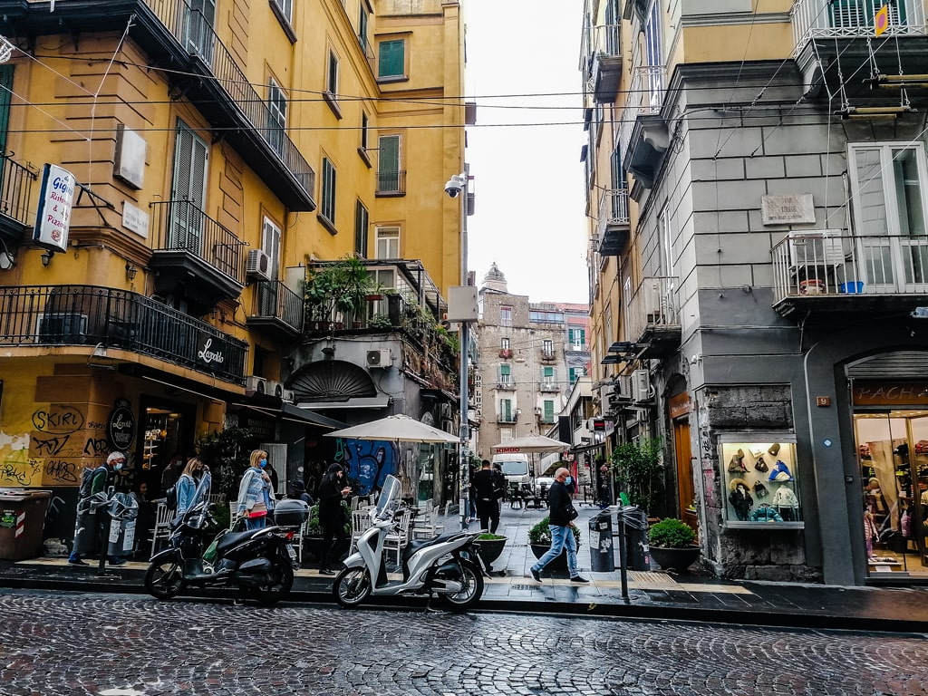 Motociclete - city break in Napoli