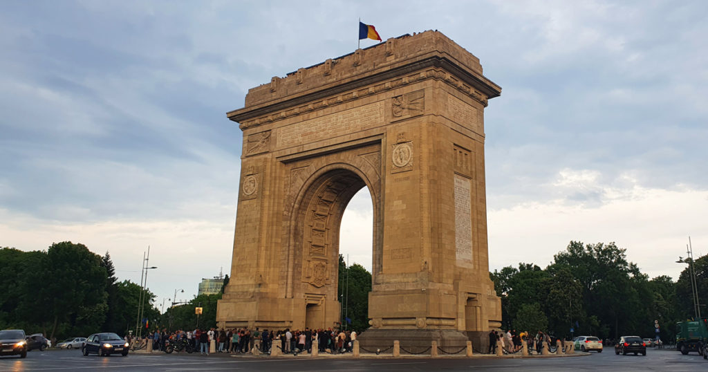 Arcul de Triumf - Obiective turistice in aer liber