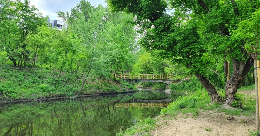 Pod peste apa in Parcul Sticlariei