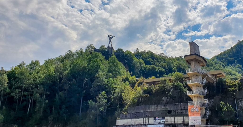 Statuia lui Prometeu la Barajul Vidraru - Transfagarasan