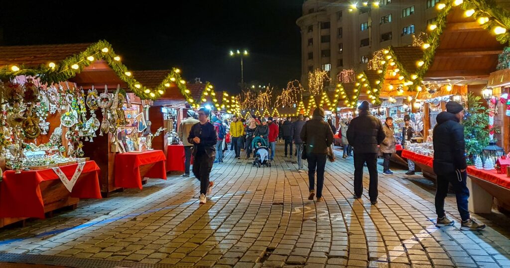 Casute de lemn in Piata de Craciun din Bucuresti