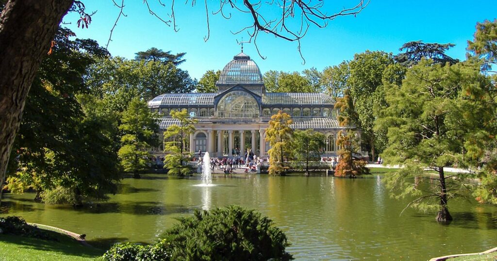 Palatul de Cristal din Retiro Park - City Break in Madrid