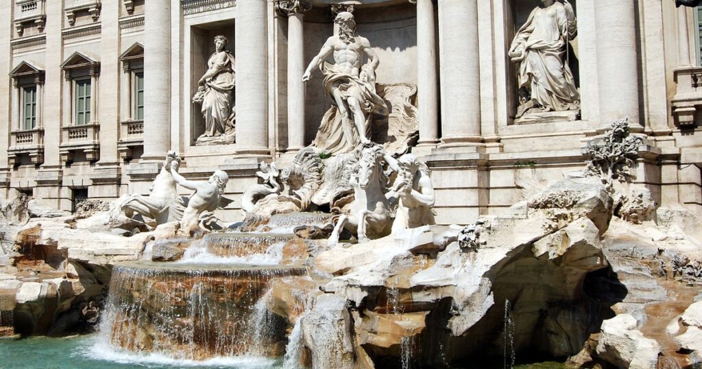 Fontana di Trevi - Itinerariu Obiective turistice in Roma