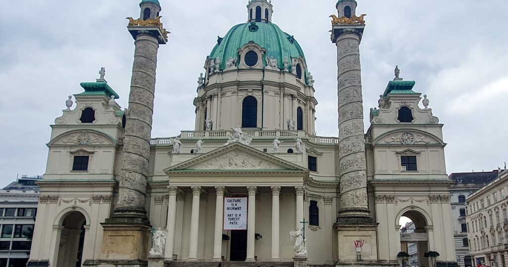 Karlskirche - Biserica Sfantul Carol - City break in Viena