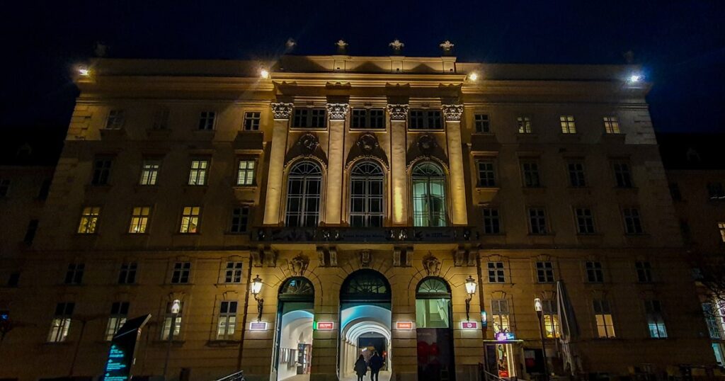 MuseumsQuartier - City break in Viena