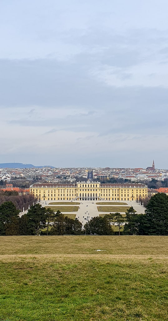 Palatul Schonbrunn vazut de langa Gloriette - City break in Viena