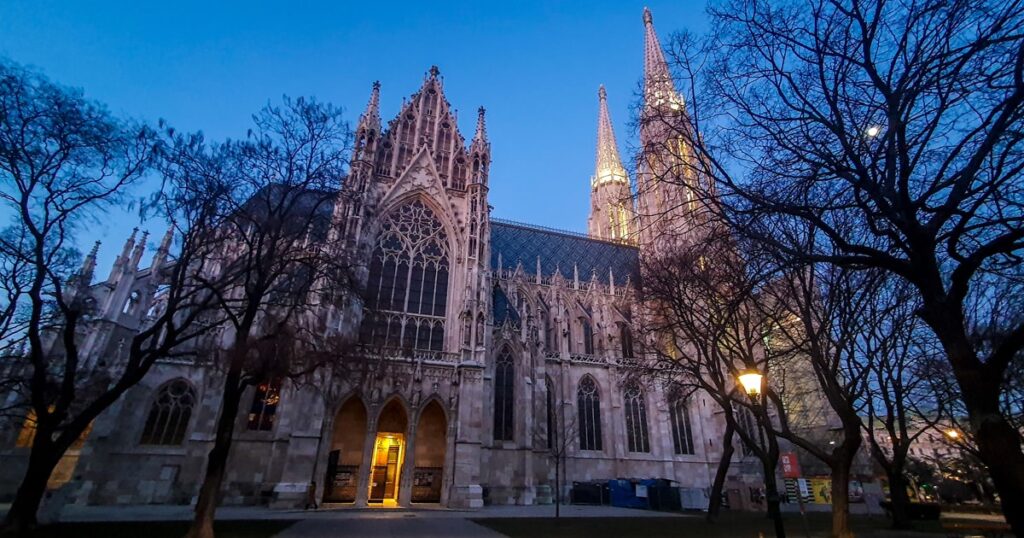 Votivkirche - City break in Viena
